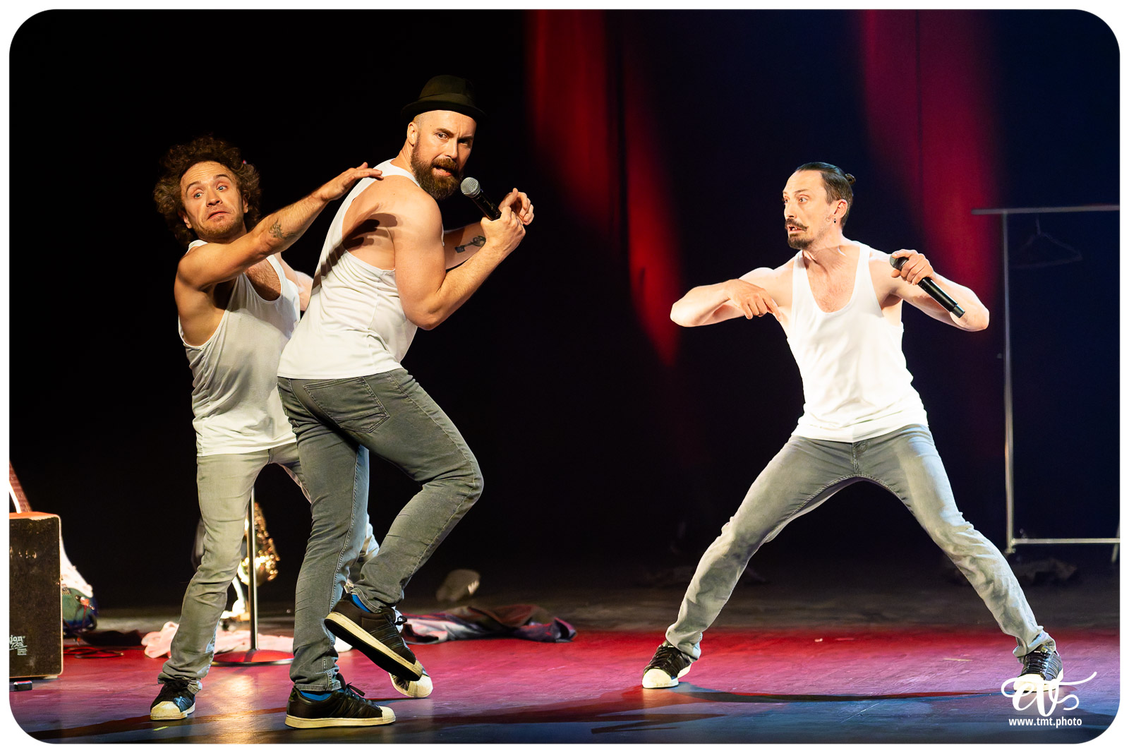 THE SHOW (LES TRIDICULOUS)